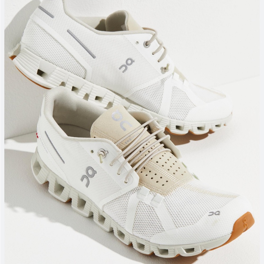 Free People X On Cloud 5 Running Sneakers size 9.5 in White / Sand